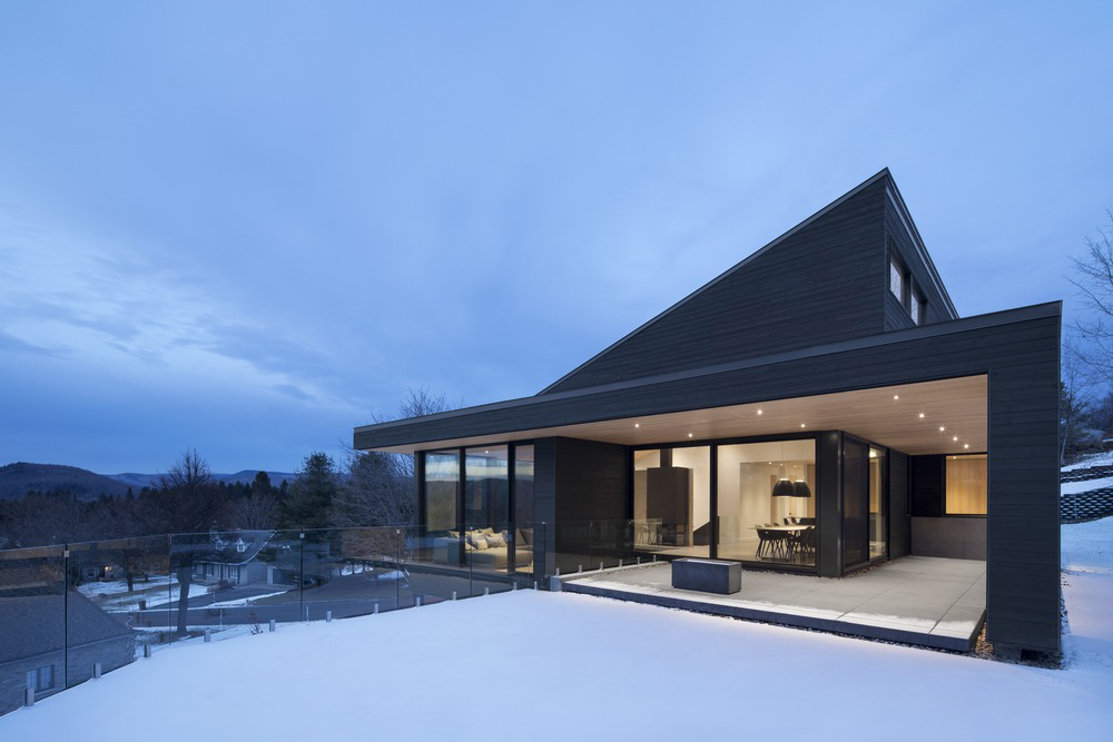 Villa en Quebec con luces interiores