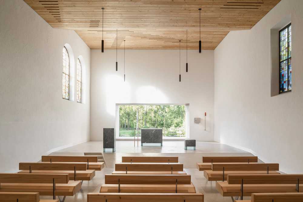 Chiesa in legno ristrutturata