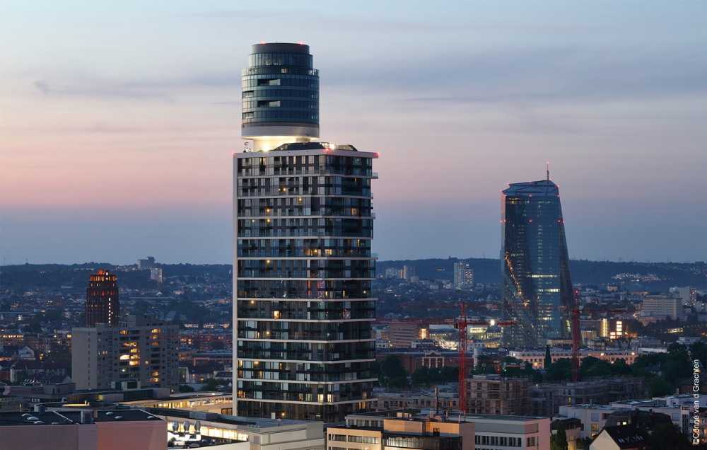 Torre Henninger di Francoforte con elementi vetrati Wicona