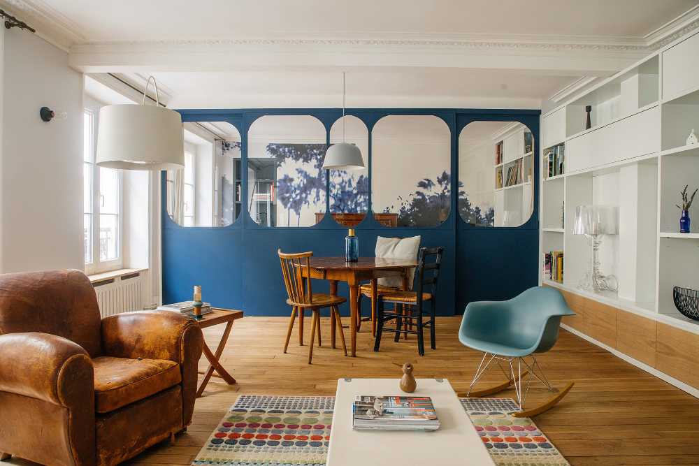 loft parigi parete divisoria legno e vetro blu pastello